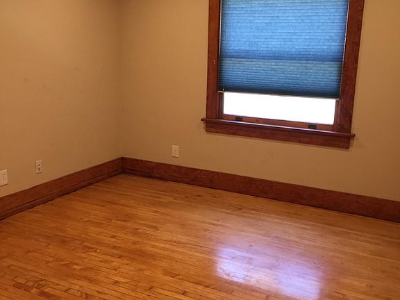 5th image of 644 N Marengo Ave APT 1