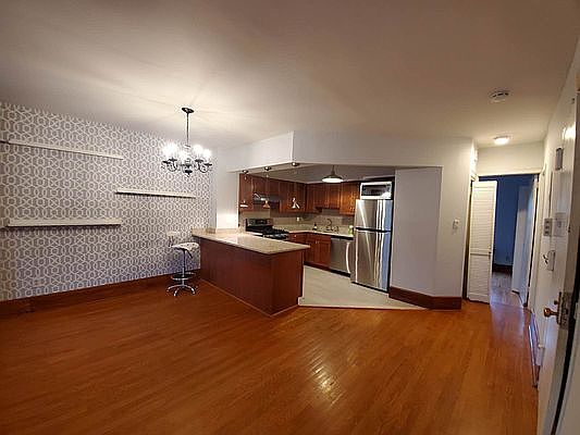 4th image of 946 Atlantic Ave #2
