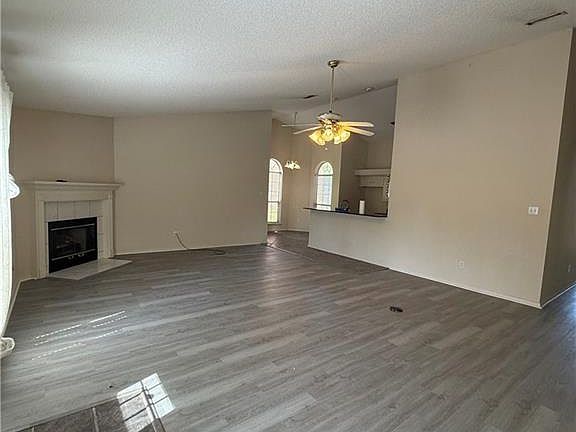 3rd image of 1630 Ashmoor Dr E
