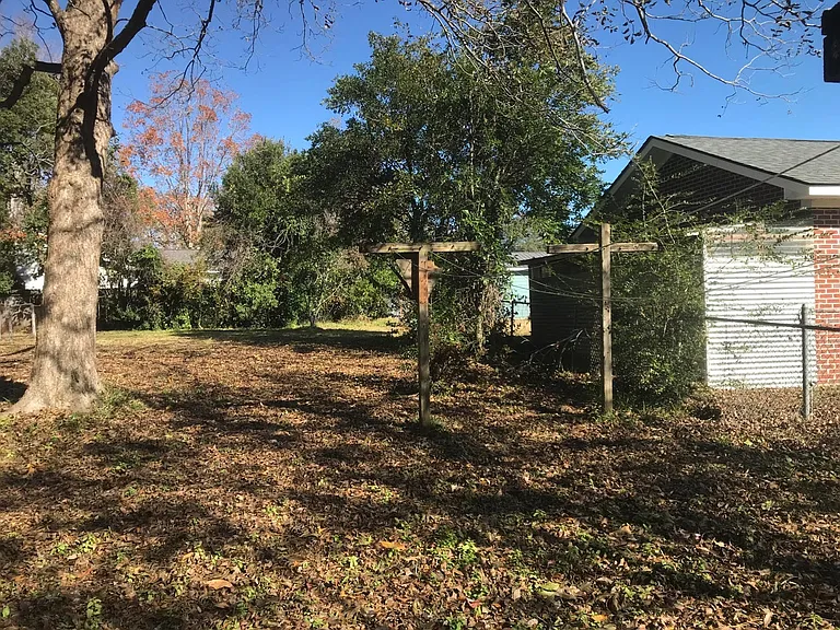 1221 Eastwood Ave — Photo 26