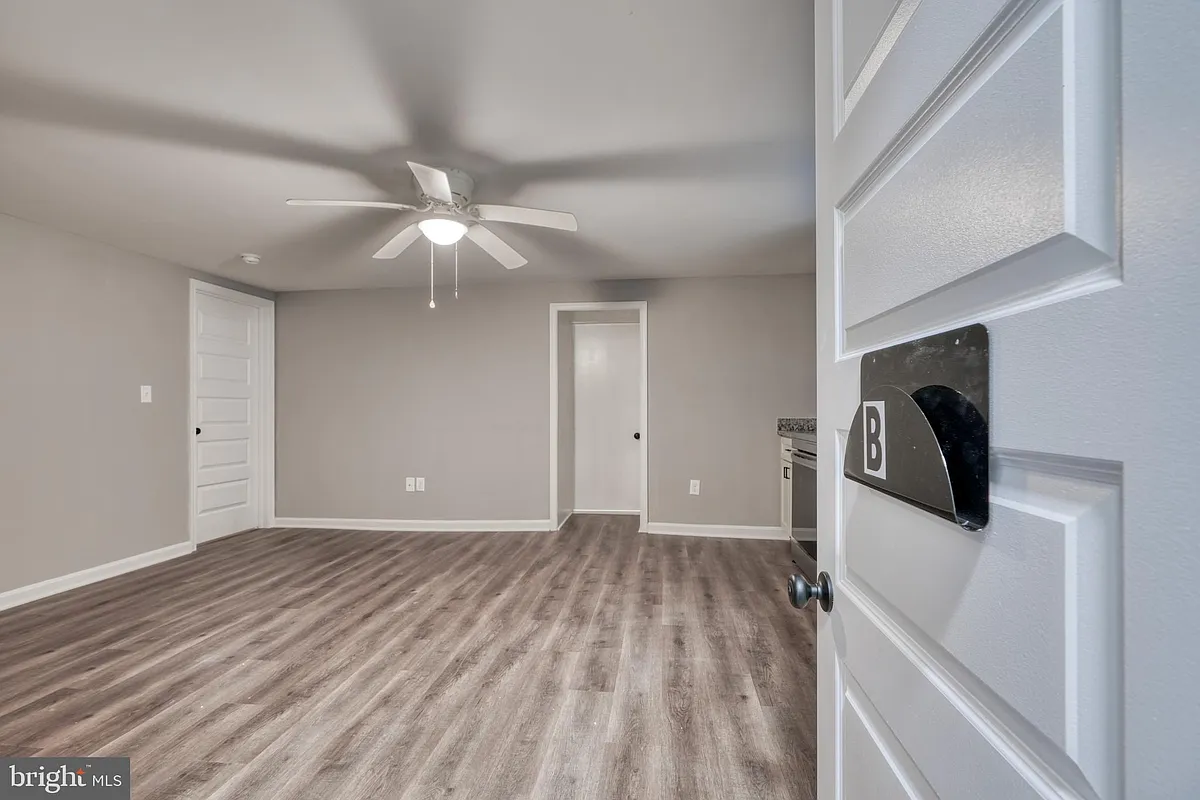 Building Photo - 6722 Brentwood Ave #B
