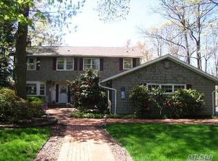 12 Knoll Crst, Miller Place, NY 11764