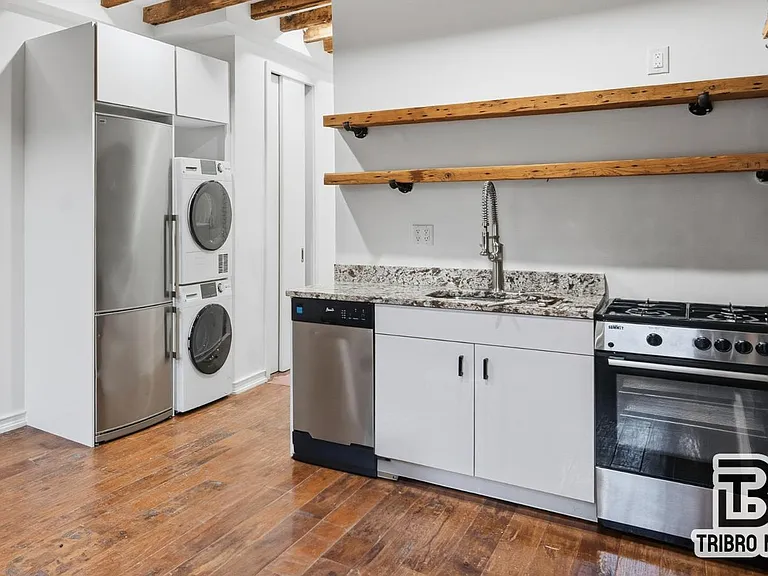924 Saint Marks Ave #3R — Photo 2