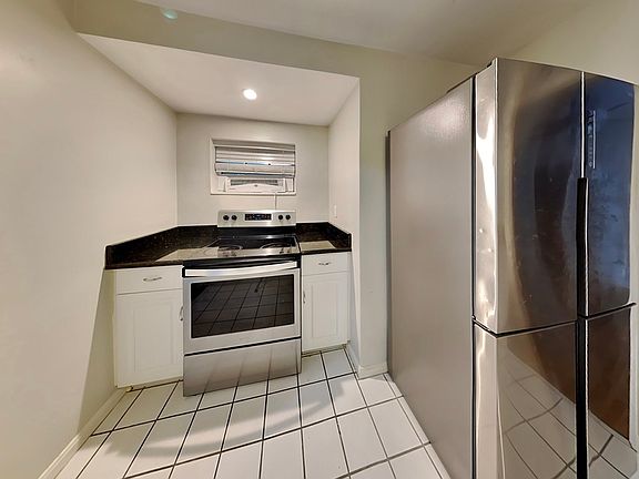 5th image of 729 Mayfair Cir