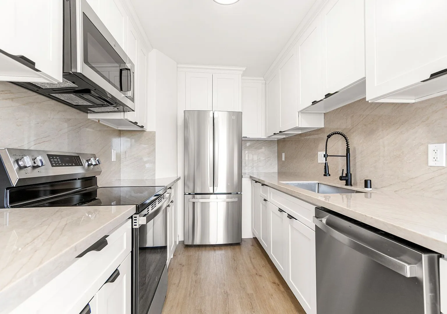 Vista Apartments — Photo 4