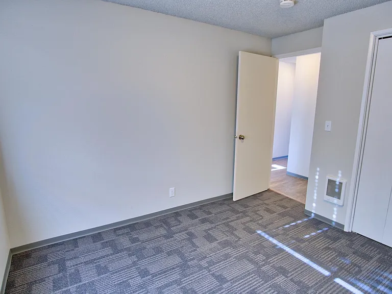 1302 NW Knoxville Blvd #203 — Photo 10