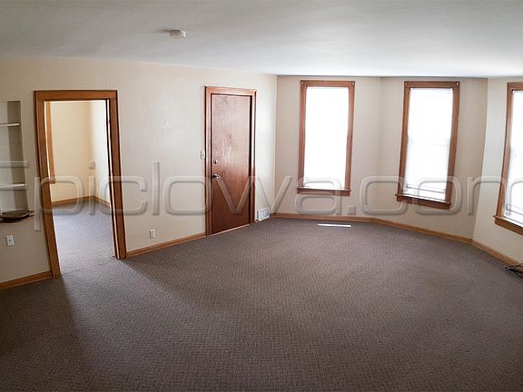3rd image of 204 31st St NE #B