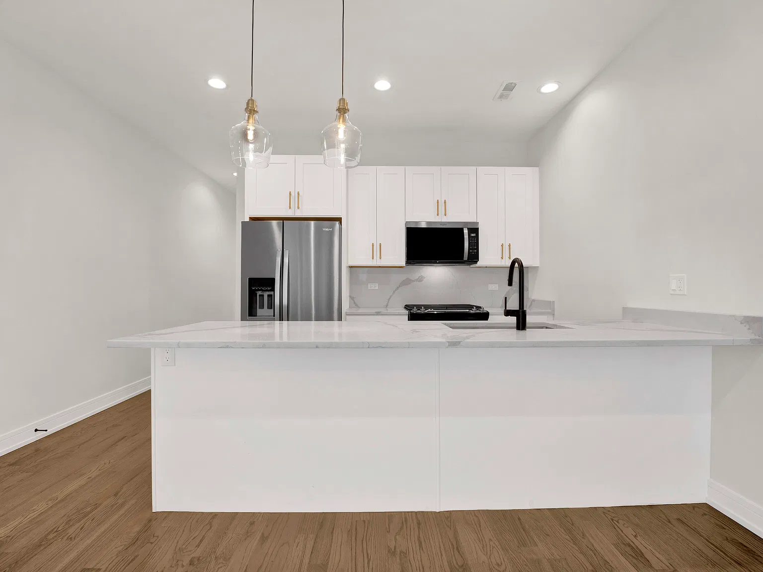 3 bed, $2,995 — Photo 3