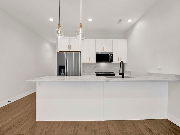 3rd image of 2246 W Jackson Blvd #2