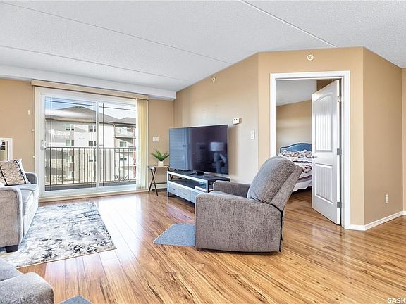 3rd image of 2781 Woodbridge Dr #305