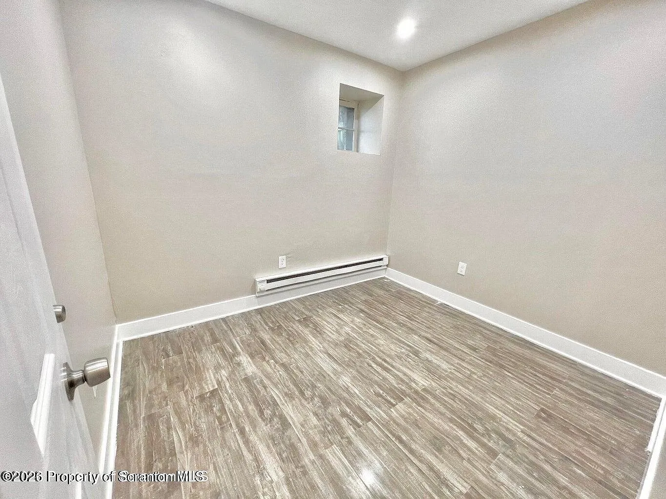 3 bed, 900 sqft, $995 — Photo 4