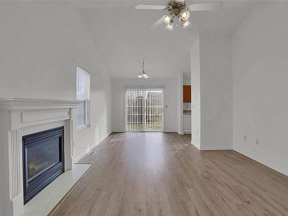 3rd image of 156 Northbay Ct