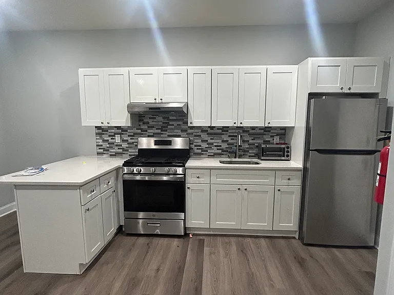 60 Carroll St #204 — Photo 3