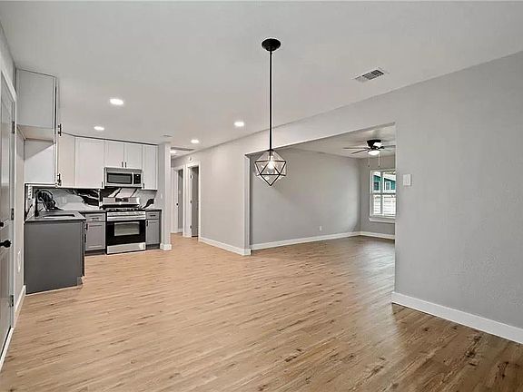 4th image of 106 E Powell Ln