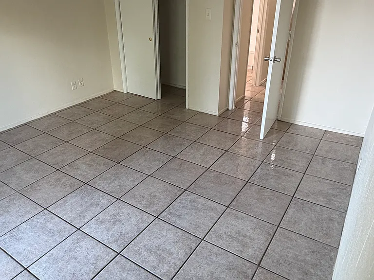 910 Eden Ct #910 — Photo 12