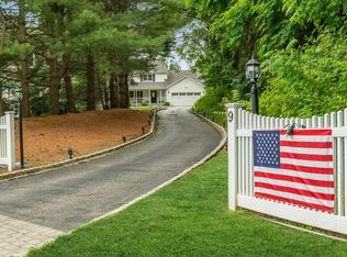 9 Peter Ct, Saint James, NY 11780