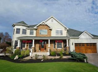 185 W Islip Rd, West Islip, NY 11795