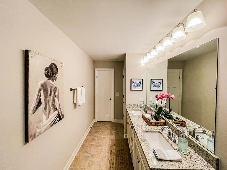 1010 Vanguard Dr — Photo 10