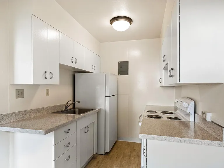 900 Queen Anne Apartments — Photo 10