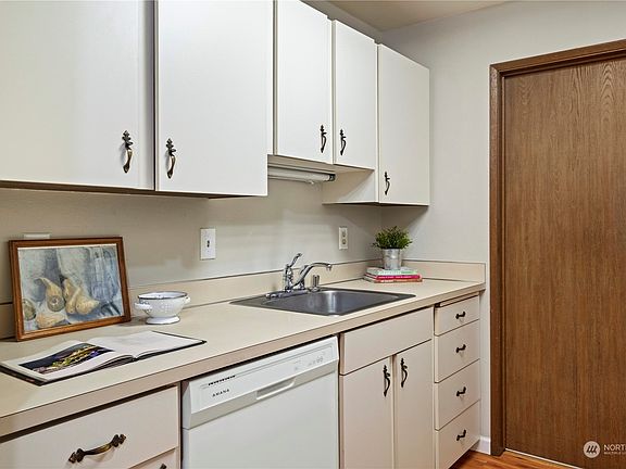 4th image of 18620 52nd Avenue W #127