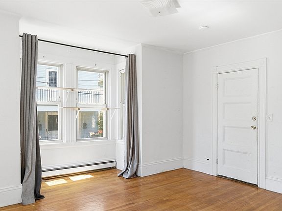 5th image of 8 Parker Pl