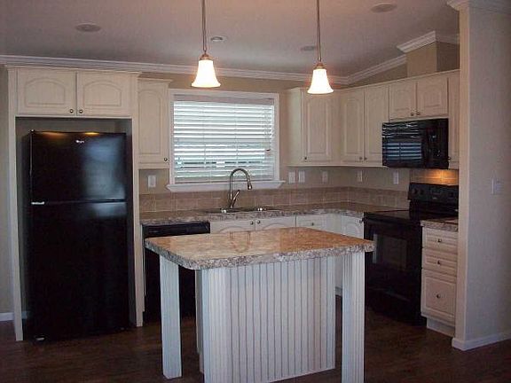 4th image of 327 Heritage Blvd