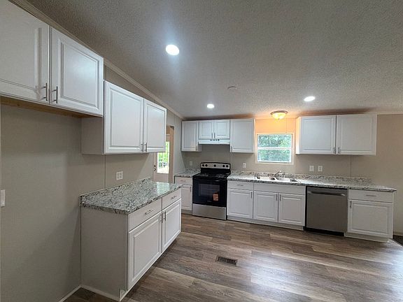 5th image of 132 Kingston Ridge Dr