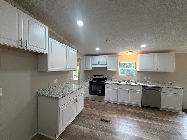 132 Kingston Ridge Dr — Photo 3