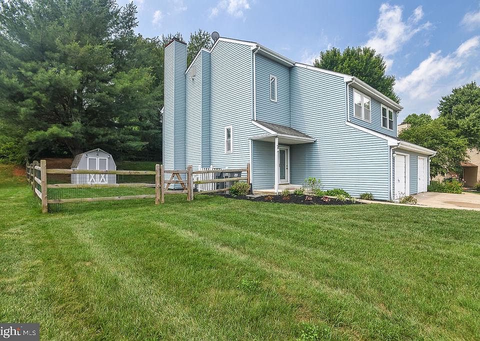 1st image of 7 Coach Hill Dr