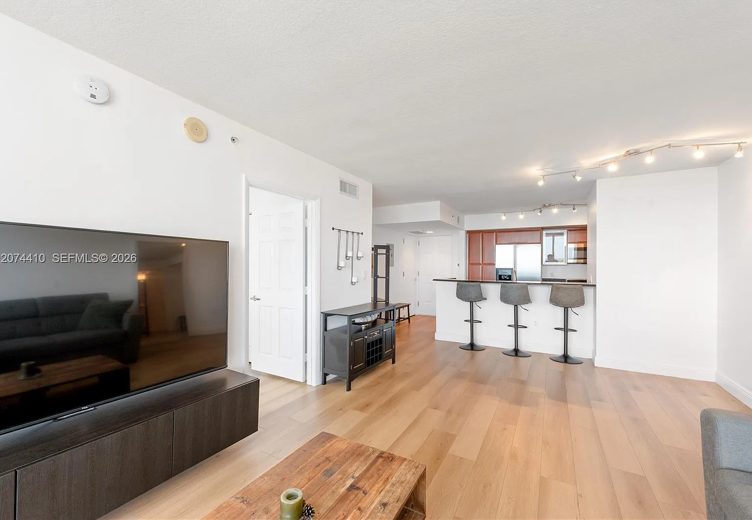 Gables Marquis Condo — Photo 4