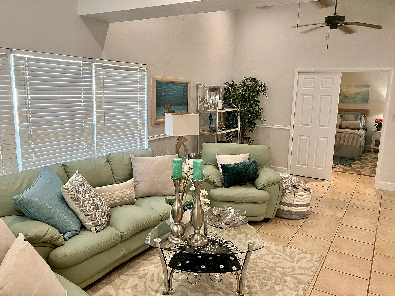 3 bed, 2400 sqft, $2,495 — Photo 2