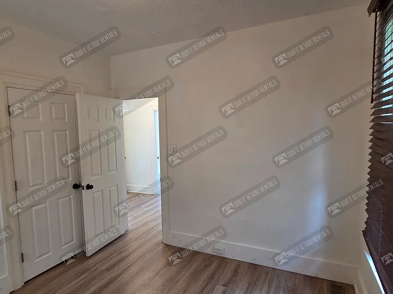 7455 Churchill St — Photo 20