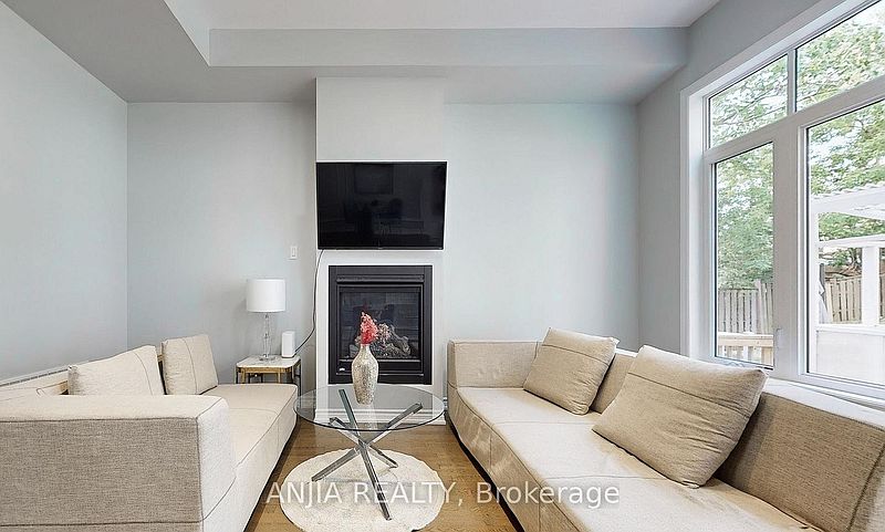 Richmond Hill Townhouse for rent - 4 Bedrooms — photo 5