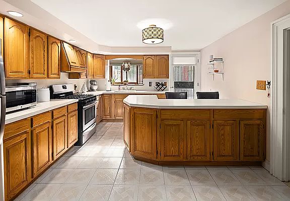 2nd image of 382 Sackett St