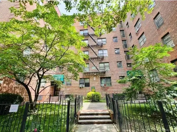 44-05 Macnish Street #2G, Elmhurst, NY 11373