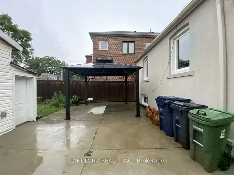 92 Holwood Ave #MAIN — Photo 18