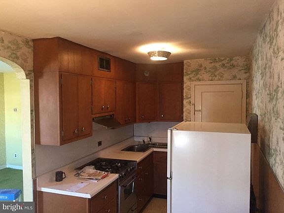 5th image of 6819 Walker St