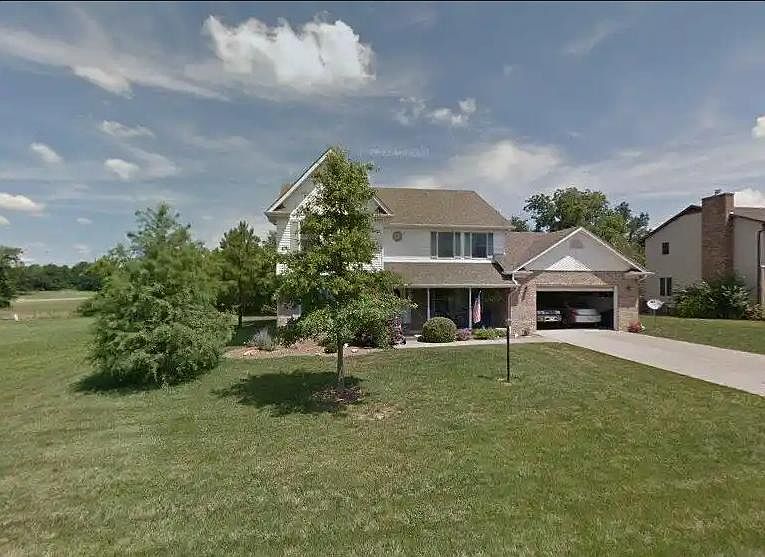2nd image of 812 Cottonwood Ln