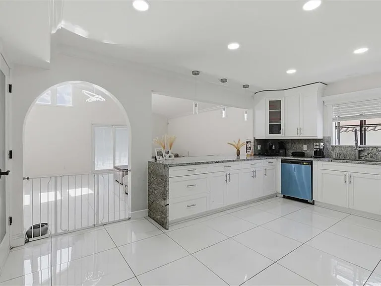 6611 N Hale Ave — Photo 8