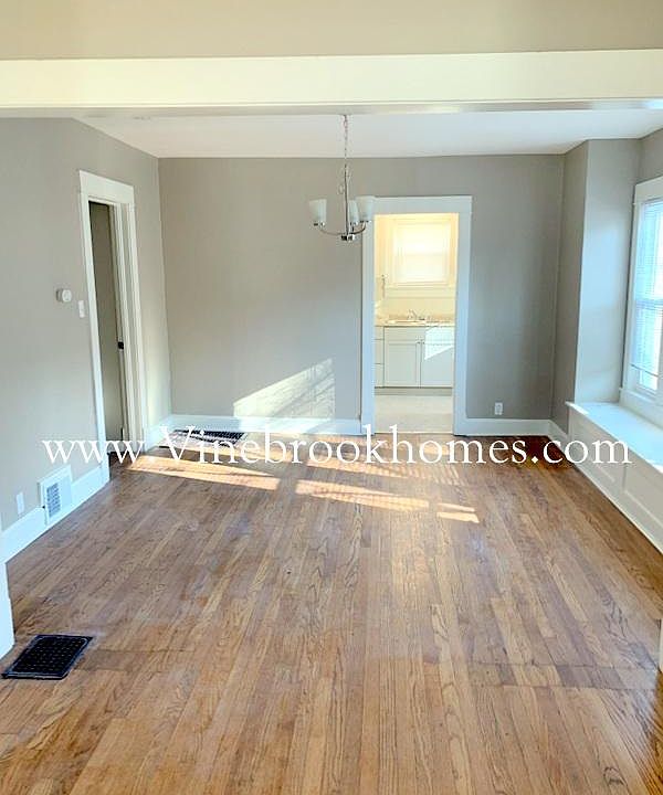 1st image of 1513 S Ash Ave
