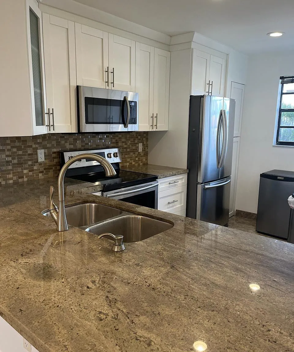 2 bed, 2.0 bath, 976 sqft, $2,400 — Photo 4
