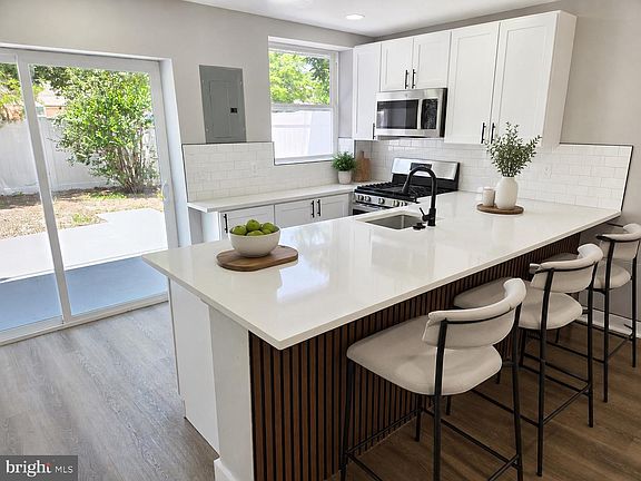 3rd image of 1426 Dondill Pl