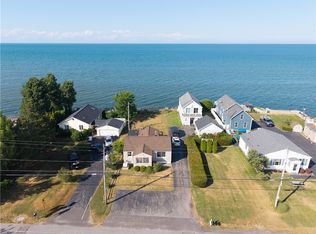 3065 Edgemere Dr, Rochester, NY 14612