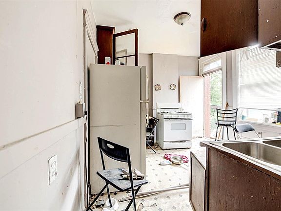 5th image of 4744 Ashland Ave