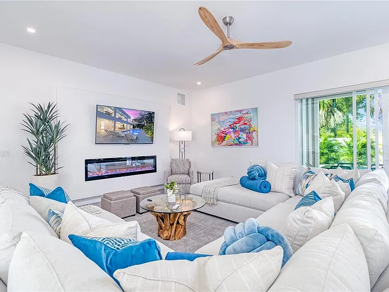2585 Clematis St — Photo 11