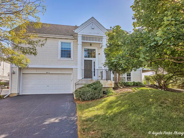 3011 Nicklaus Ln, Wadsworth, IL 60083