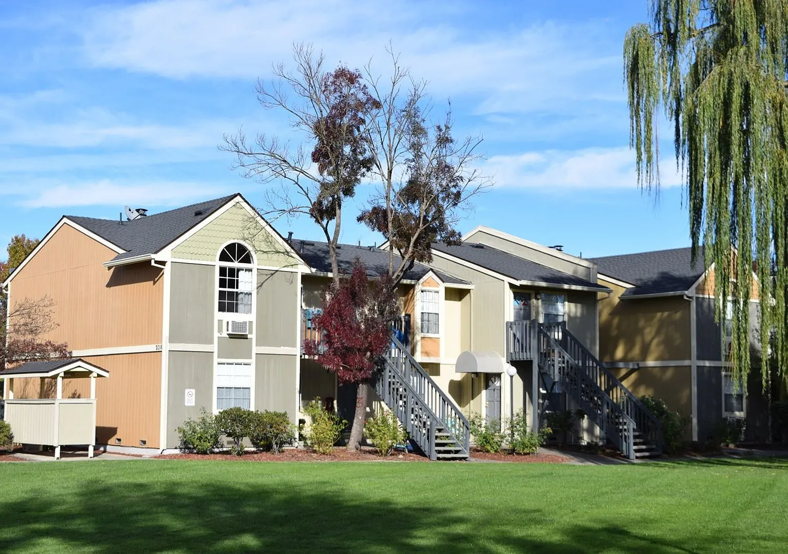 Pioneer Apartments — Photo 2
