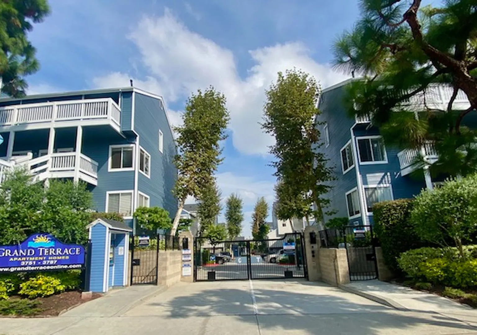 The Grand Terrace Apartments — Photo 2