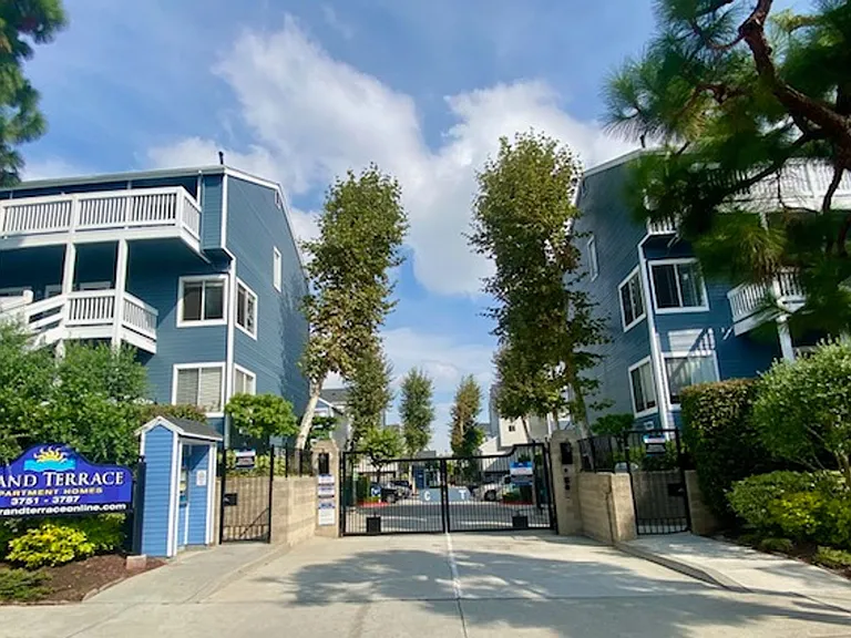 The Grand Terrace Apartments — Photo 1