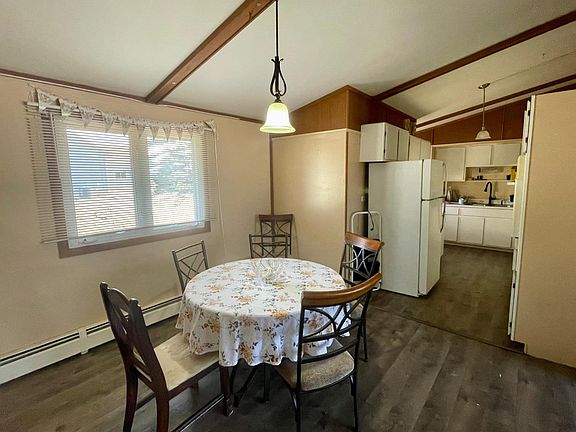 3rd image of 325 Maple St